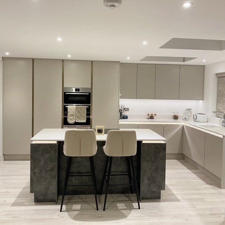 Brecon - 12mm Laminate Flooring - Storm Silver